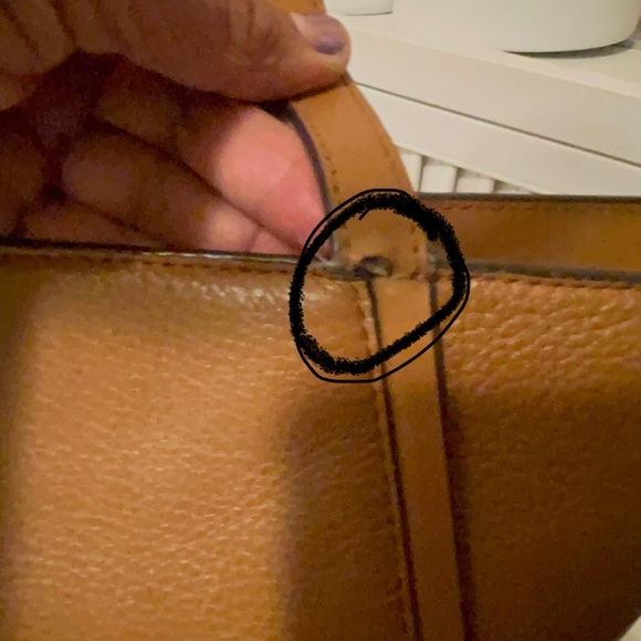 Michael Kors beautiful tan color leather bag classic  comes with their desk bag - Picture 16 of 16